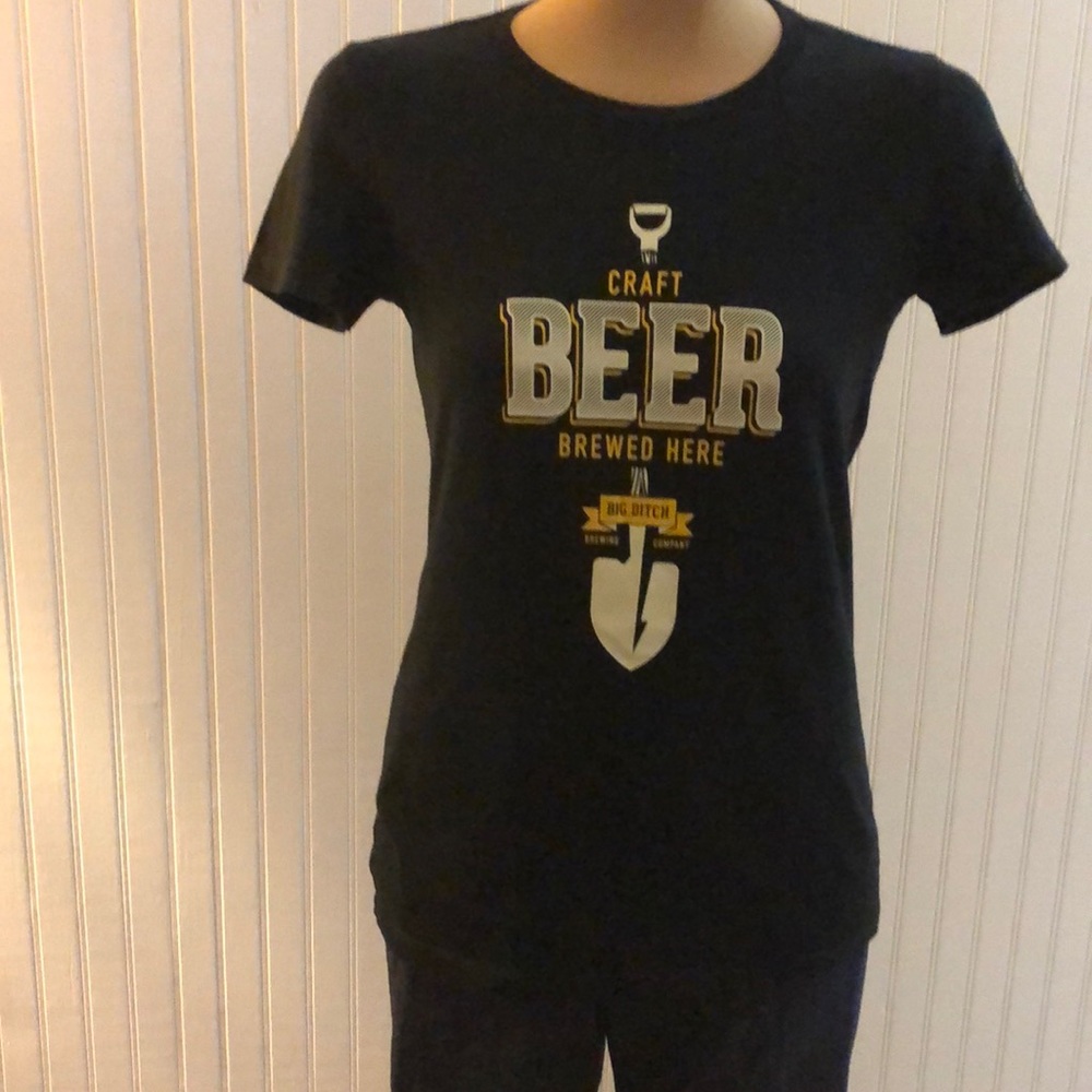Women’s Black t-shirt size small